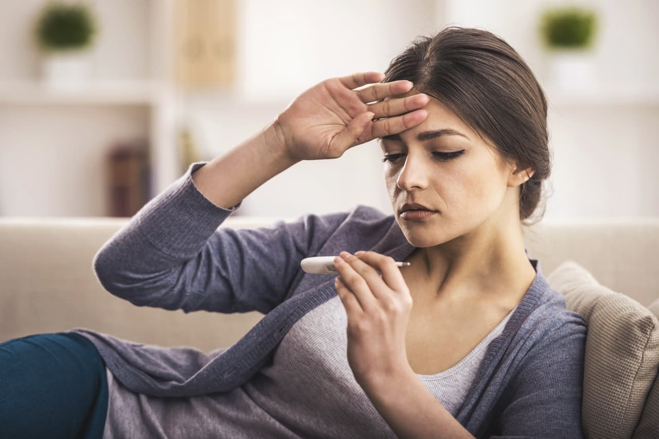 <b>¿CUÁNDO LLAMAR AL DOCTOR?</b> En la mayoría de los casos, la incomodidad del dolor o la fiebre es una señal normal de que su cuerpo está construyendo protección. Comunícate con tu médico o proveedor de atención médica si el enrojecimiento o la sensibilidad en el lugar donde recibió la inyección empeora después de 24 horas y si los efectos secundarios te preocupan o parece que no desaparecen después de unos días.
