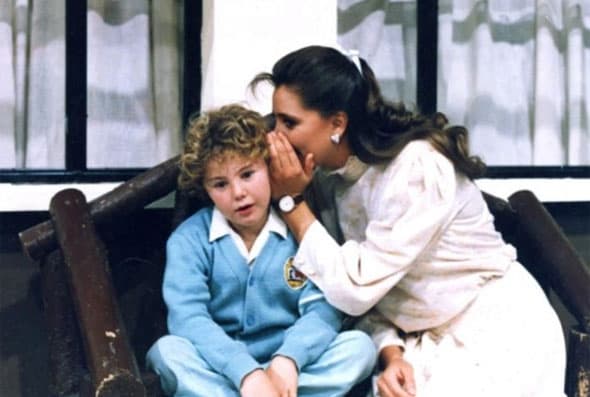 David Rovinovich era su novio en el melodrama, un hijo de una familia más adinerada que, en un inicio, se creía superior al resto de sus compañeros.