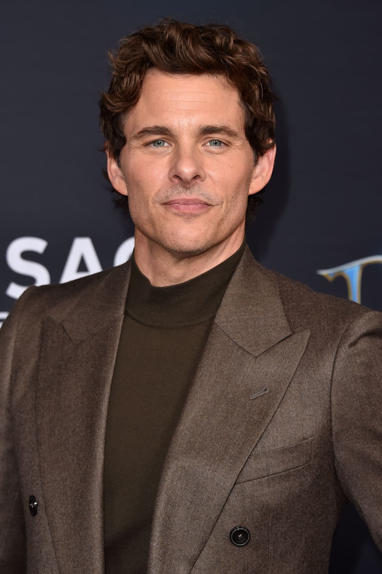 A finales de diciembre pasado también 
<b><a href="https://www.univision.com/famosos/eiza-gonzalez-desmiente-romance-james-marsden-paren-misoginia" target="_blank">se le vinculó con el actor James Marsden. </a></b>
<br>