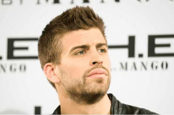 Gerad Piqué llega a miami y se toma una selfie con un reportero de Televisa, así la consiguió