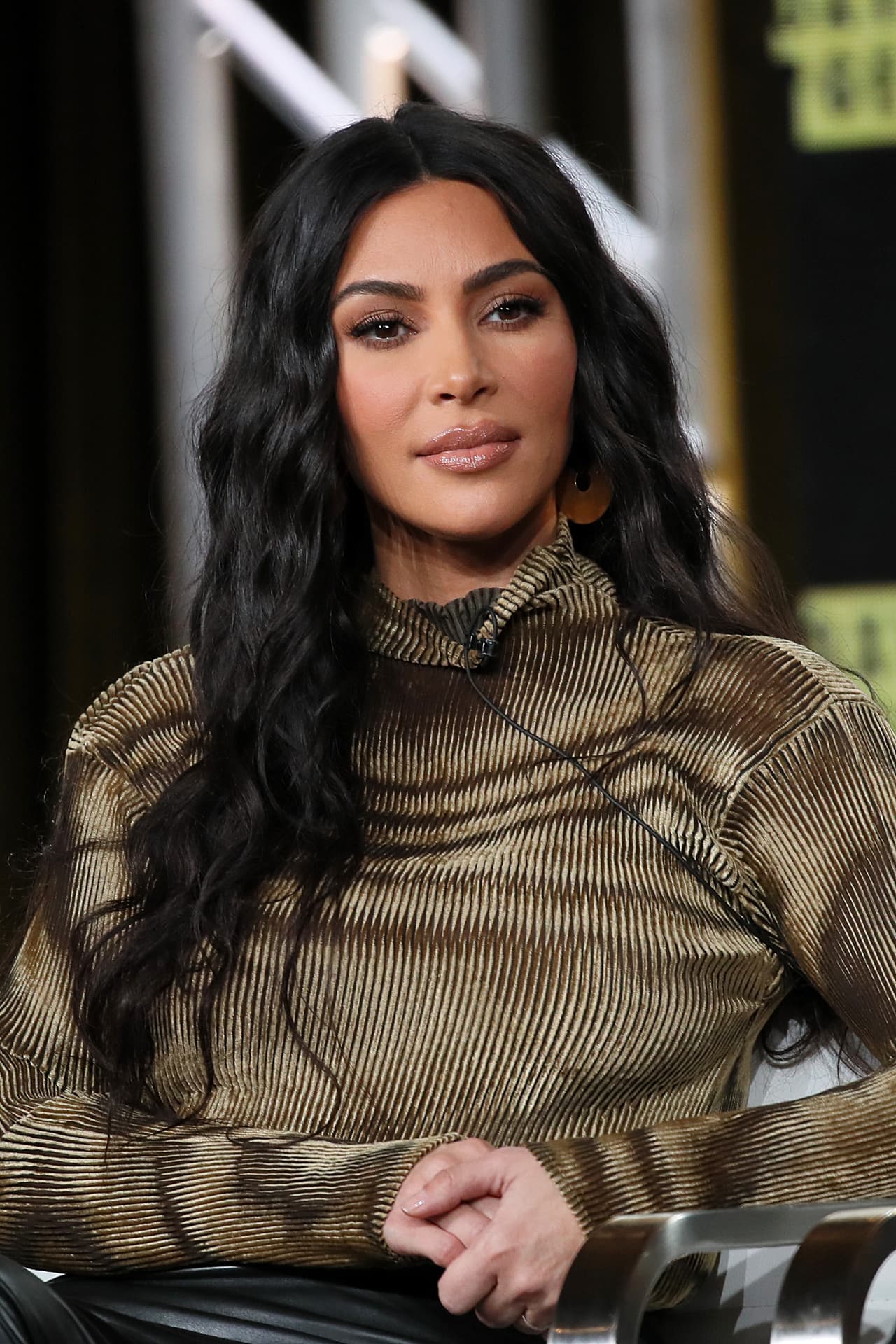 Por su parte, su esposa 
<b>Kim Kardashian</b> vuelve a ser parte del listado. Este año ocupa el 
<b>lugar 48 al obtener 49.5 millones </b>con su línea de cosméticos, ropa y perfumes.
<br>