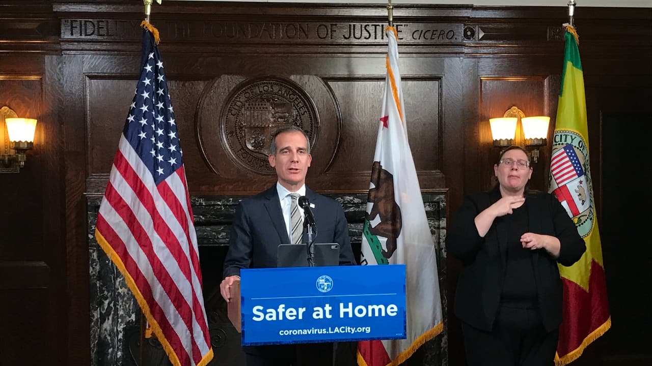 El Alcalde de Los Ángeles, Eric Garcetti, se refirió este viernes a los últimos incidentes y ataques hacia vendedores en las calles de la ciudad. 
<b>"Condeno esta violencia y acoso contra los vendedores ambulantes"</b>, dijo Garcetti.