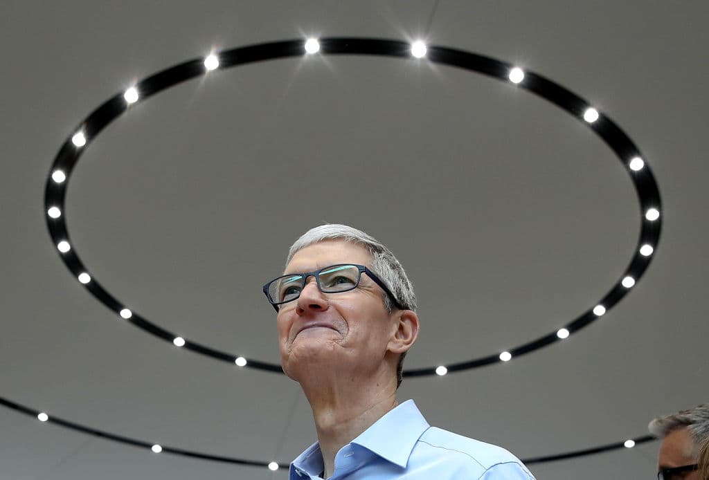 <h3 class="cms-H3-H3">2. Tim Cook. Apple. $ 770,5 millones</h3>
<br>
<br>Tim Cook dirige la compañía de la manzana desde 2011 y su ganancia el año pasado fue de $ 770,5 millones. Fortune apunta a que Cook puede estar tan 'jugosamente' remunerado en parte porque Apple, bajo su liderazgo, ha aumentado exponencialmente su valor.