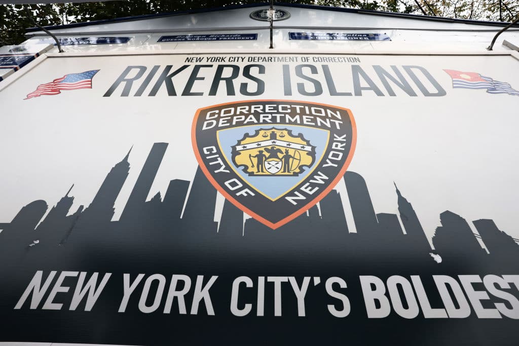 Cárceles de la ciudad de Nueva York, incluida Rikers Island, quedan bajo control federal por orden de jueza