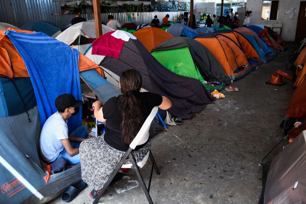 Culmina audiencia clave sobre el futuro del Título 42 en la frontera, juez dice que decidirá pronto