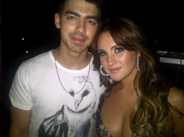 En el 2011 Joe y Dulce María compartieron el escenario en los 
<i>Kids Choice Awards</i>, donde interpretaron el tema "See no more".