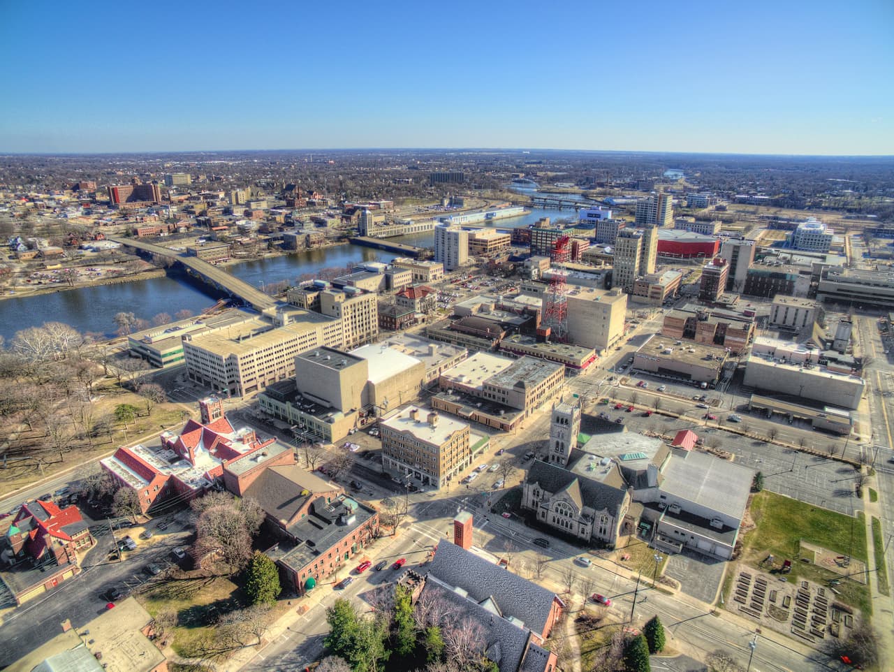 <b>Puesto 16. Rockford (Illinois) </b>
<br>
<br>Tasa de ejecuciones hipotecarias: 1,715 unidades de vivienda por cada ejecución hipotecaria (total de solicitudes: 85).
<br>
<br>Precio promedio de las viviendas: sin información.
<br>
<br>Total de unidades de vivienda: 145,767.
<br>
<br>Población: 338,356 habitantes.
<br>