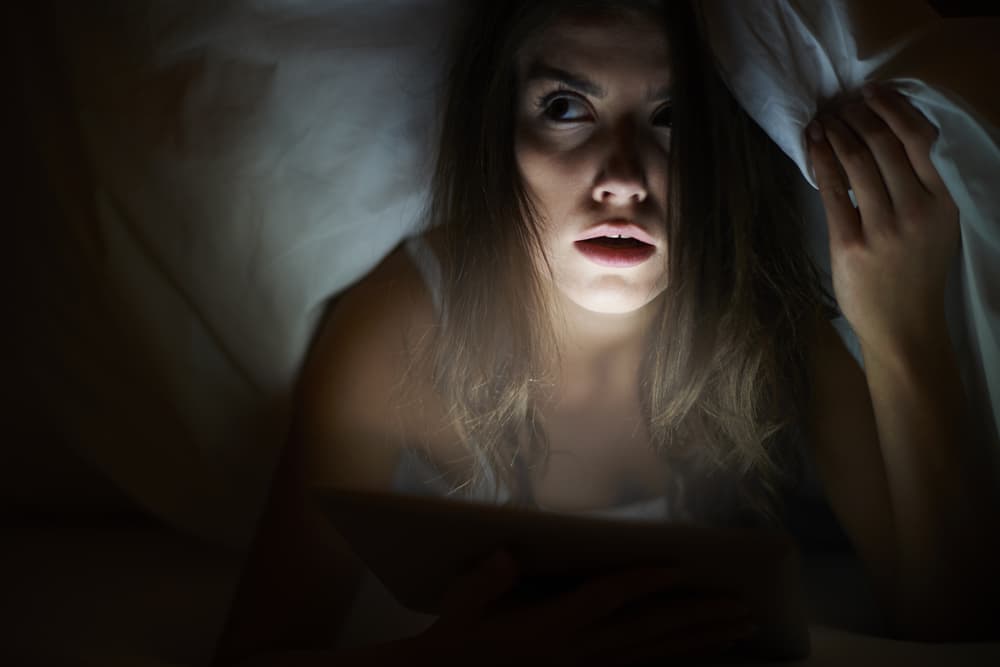 <b>PISCIS</b>
<br>Hay que aceptarlo, mi querido Piscis. Tú serías el típico personaje que se la pasa gritando y llorando desesperado, como la chica con poca ropa en una cinta de horror que sube corriendo las escaleras y se tropieza antes de morir terriblemente entre gritos histéricos. 
<i>Sorry! </i>