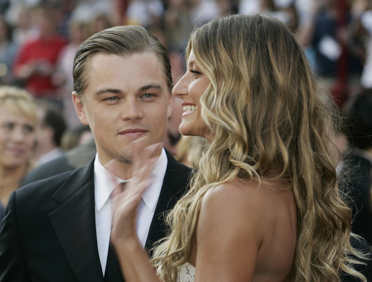 En esta ocasión llegó muy bien acompañado a la ceremonia. En aquél entonces estaba de romance con la hermosa Gisele Bündchen y se lucieron sobre la alfombra.