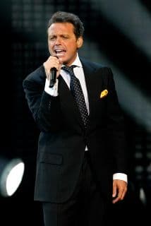 Calificó su relación con Luis Miguel como "perfecta": "Yo hacía una comparación cada día, cuando te invita a pasar un día con él o con amigos es como una película porque todo es perfecto, desde la música, desde el lugar, desde lo que comes, la gente que lo rodea, él mismo, es un videoclip".
<br>