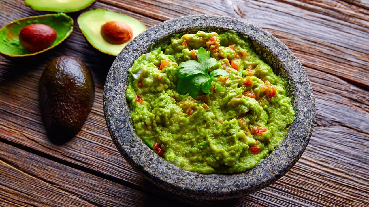¡El guacamole sí nos hace felices! Estas son sus propiedades, curiosidades y el secreto para que no se ponga negro