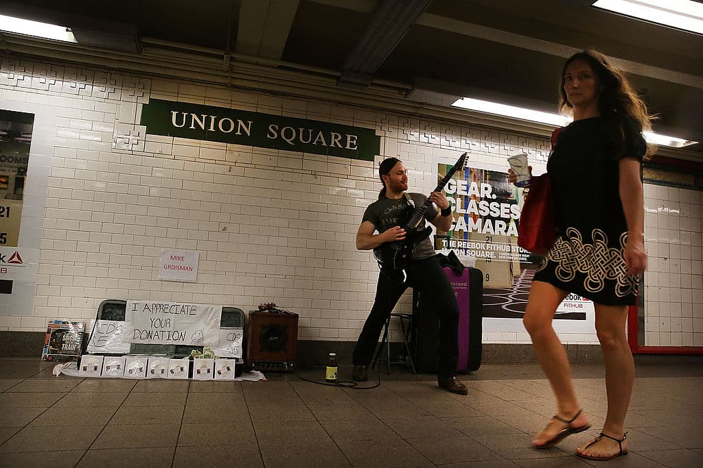 En la ciudad de Nueva York hay unas 472 estaciones de subway. La más famosa es la Grand Central Terminal, la cual recibe 
<b>750,000 visitantes todos los días</b>, convirtiéndola en uno de los destinos más visitados de NYC, solo superado por Times Square. 
<br>