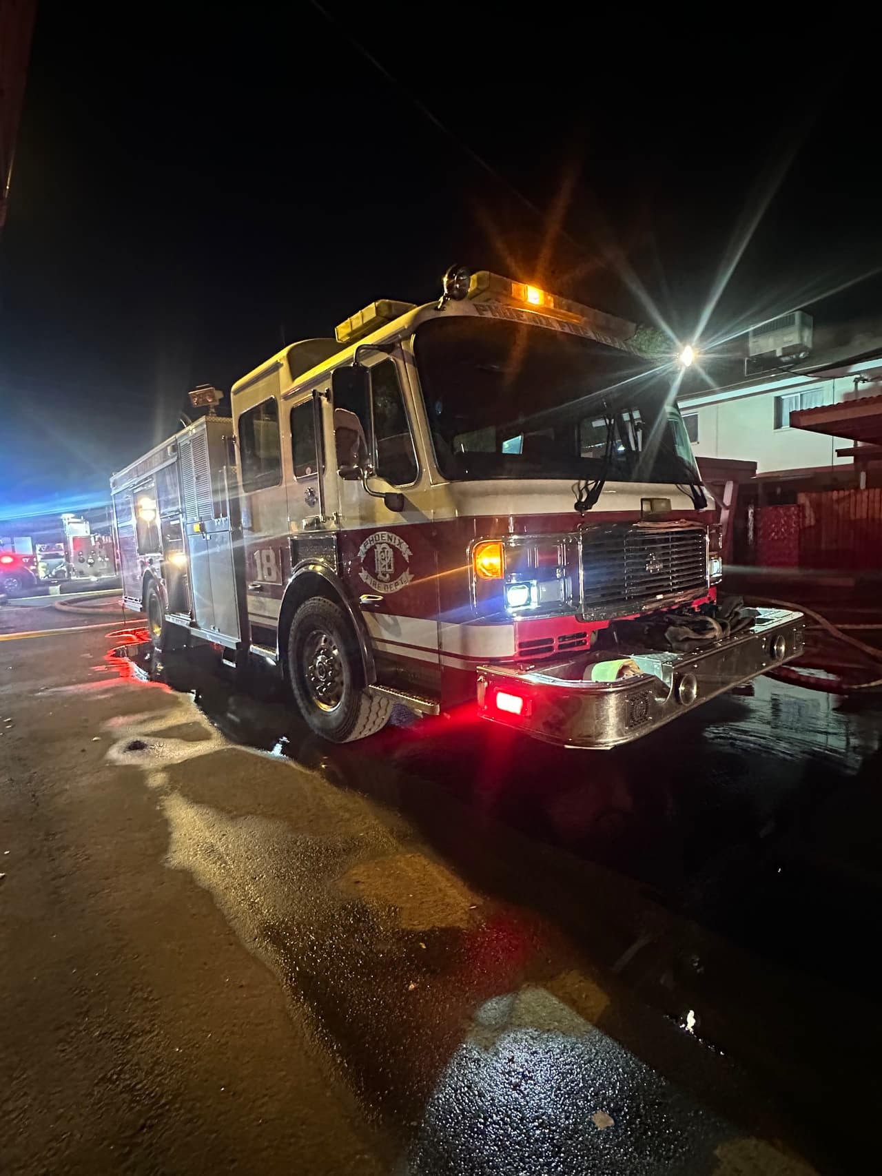 La mujer adulta fue evacuada rápidamente de la residencia y fue transportada en una ambulancia a un hospital cercano en 
<b>estado extremadamente crítico</b>.