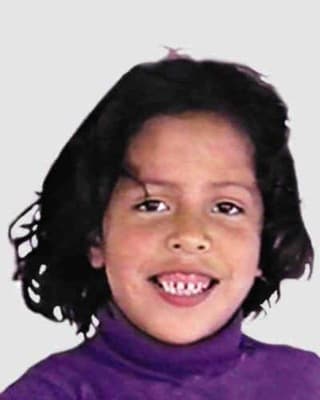 Karla Rodríguez se extravió el 20 de octubre de 1999 a los 7 años de edad en Las Vegas, Nevada. 
<b>Tiene un pequeño lunar sobre la ceja derecha y al momento de su desaparición hablaba un inglés limitado.</b> Para tratar de encontrar a Rodríguez, quien nació el 29 de octubre de 1992, el FBI ha puesto a disposición la línea (702) 385-1281. Además, ofrece una recompensa de hasta 5,000 dólares por cualquier tipo de informaci´´on que ayude a dar con su paradero.