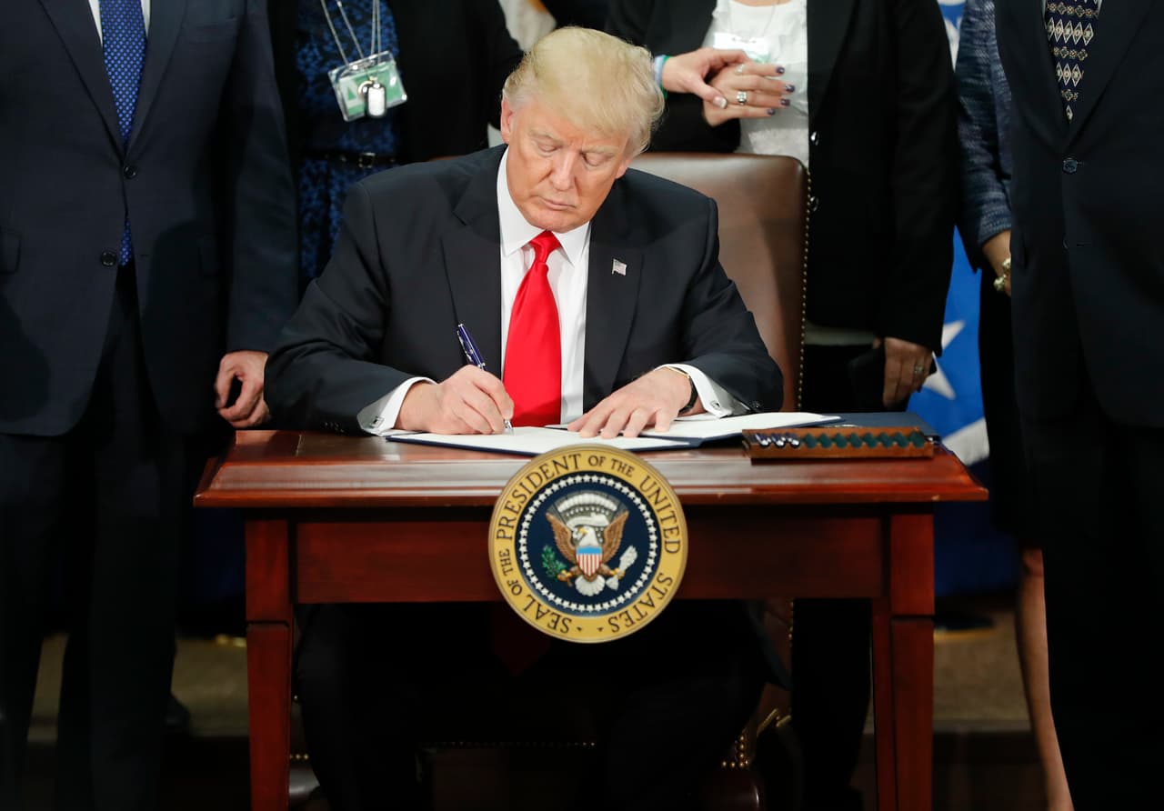 Las primeras medidas de Trump en inmigración: el muro, más centros de detención y recorte de fondos a las ciudades santuario