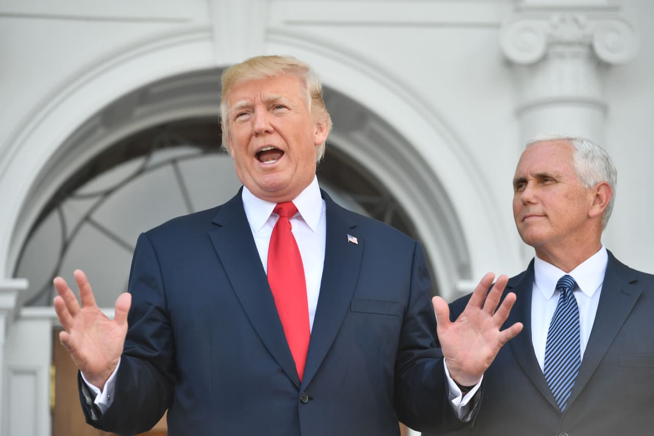 “Lo digo de forma oficial ahora: es una emergencia, una emergencia nacional, vamos a dedicar mucho tiempo, esfuerzo y dinero a esta crisis”, informó Trump.