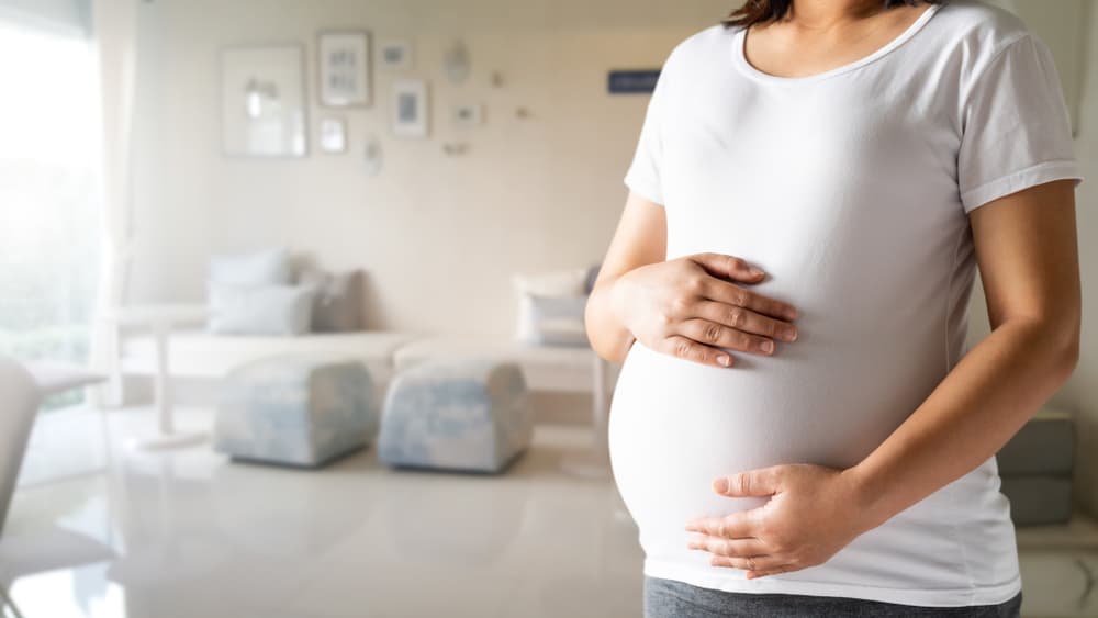 <h3 class="cms-H3-H3">Si sueñas que estás embarazada y no lo estás </h3>
<br>podría ser un reflejo del deseo que tienes, tal vez inconsciente, de ser madre pronto. Esto, según expertos como el padre del psicoanálisis Sigmund Freud. Puede ocurrir en mujeres que están pensando en ser mamá o llevan tiempo intentándolo.
