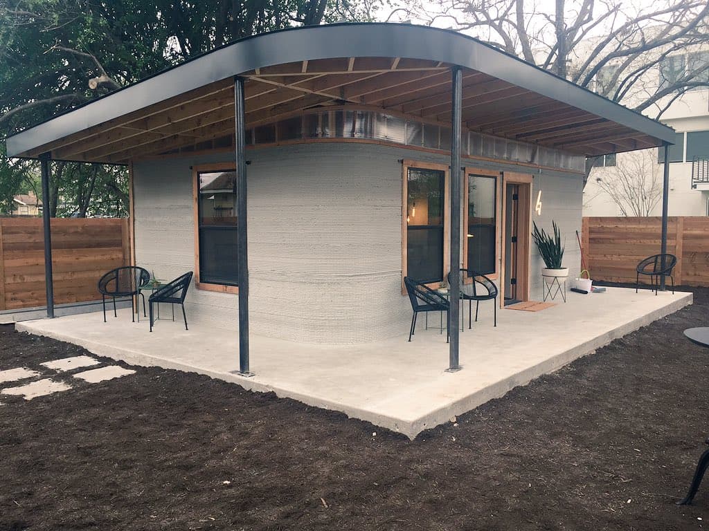 El prototipo, que será usado como oficina para probar su funcionalidad, cuenta con un cuarto, una sala, un baño y un tejado curvo.