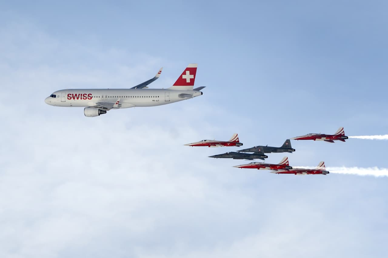 <b>Puesto 18. Swiss International Air Lines</b>
<br>
<br>La aerolínea bandera de Suiza fue reconocida por el manejo de las condiciones especiales que trajo las medidas para evitar la propagación del covid-19. 
<br>
<br>En los resultados de los premios se tomaron en cuenta más de 13 millones de respuestas de los viajeros encuestados.