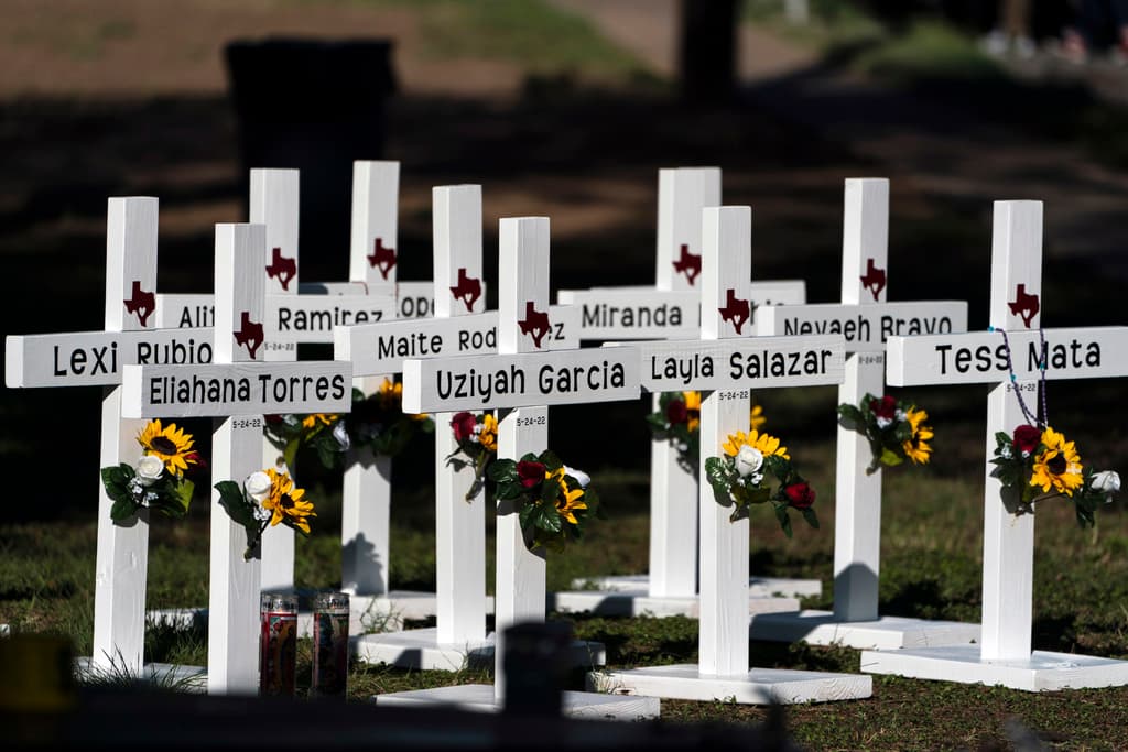 "Experimentaron un horror inimaginable": 5 fallas de la policía que identificó el gobierno durante el tiroteo en Uvalde