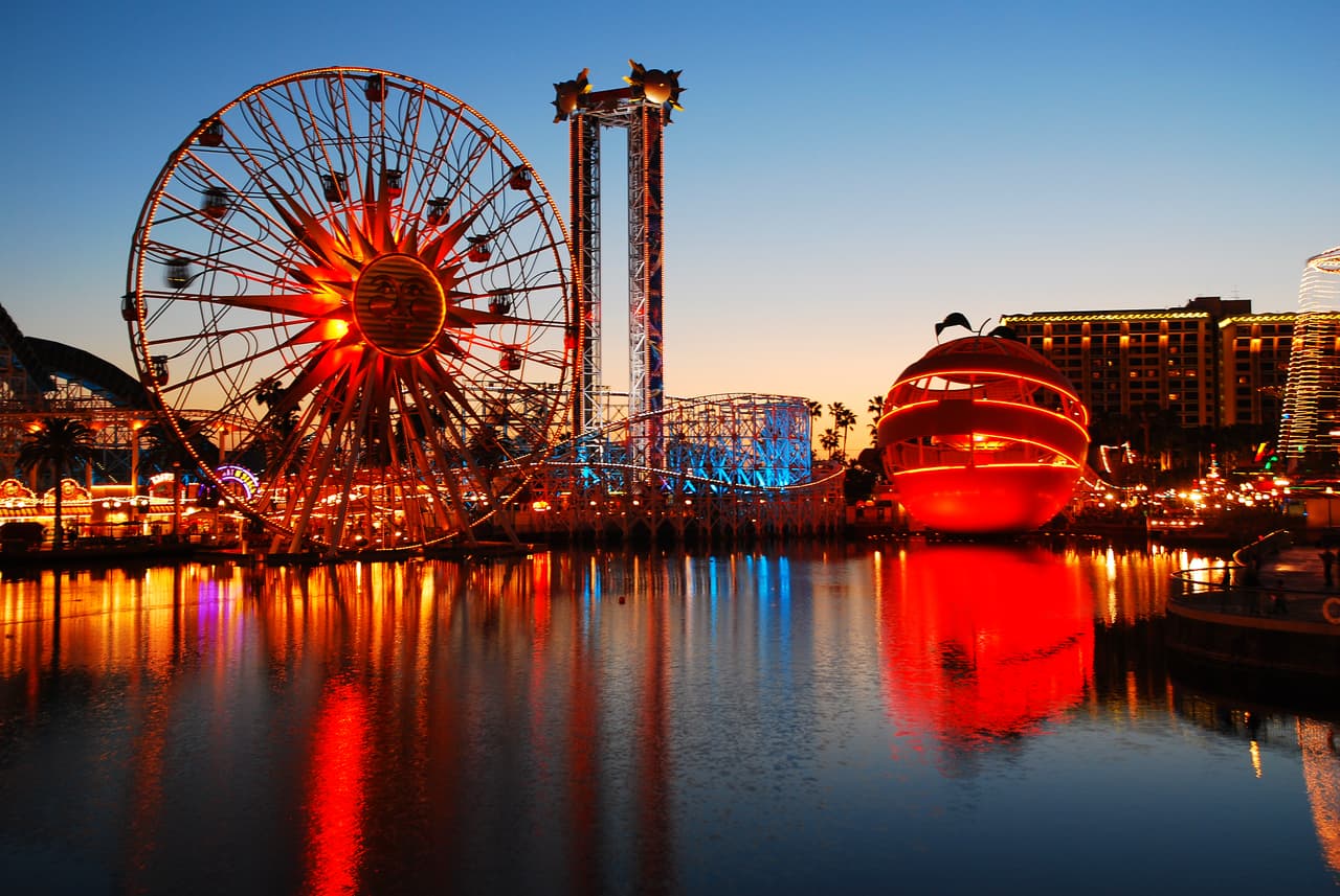 <b>Puesto 17. Anaheim, California</b>
<br>
<br>Puntuación general: 44.14.
<br>
<br>Más contaminación: puesto 124.
<br>
<br>Peores condiciones de vida: puesto 19.
<br>
<br>Menos satisfacción de los ciudadanos con la limpieza de la ciudad: puesto 22.
<br>
<br>Peor infraestructura: puesto 131.
<br>
<br>La cuarta categoría analizada fue la infraestructura. Esta incluye las regulaciones y medidas estatales sobre desechos, la cantidad de recolectores de desperdicios y materiales reciclables, la cantidad de estaciones de combustible alternativo y la proporción de carreteras en mal estado.
<br>