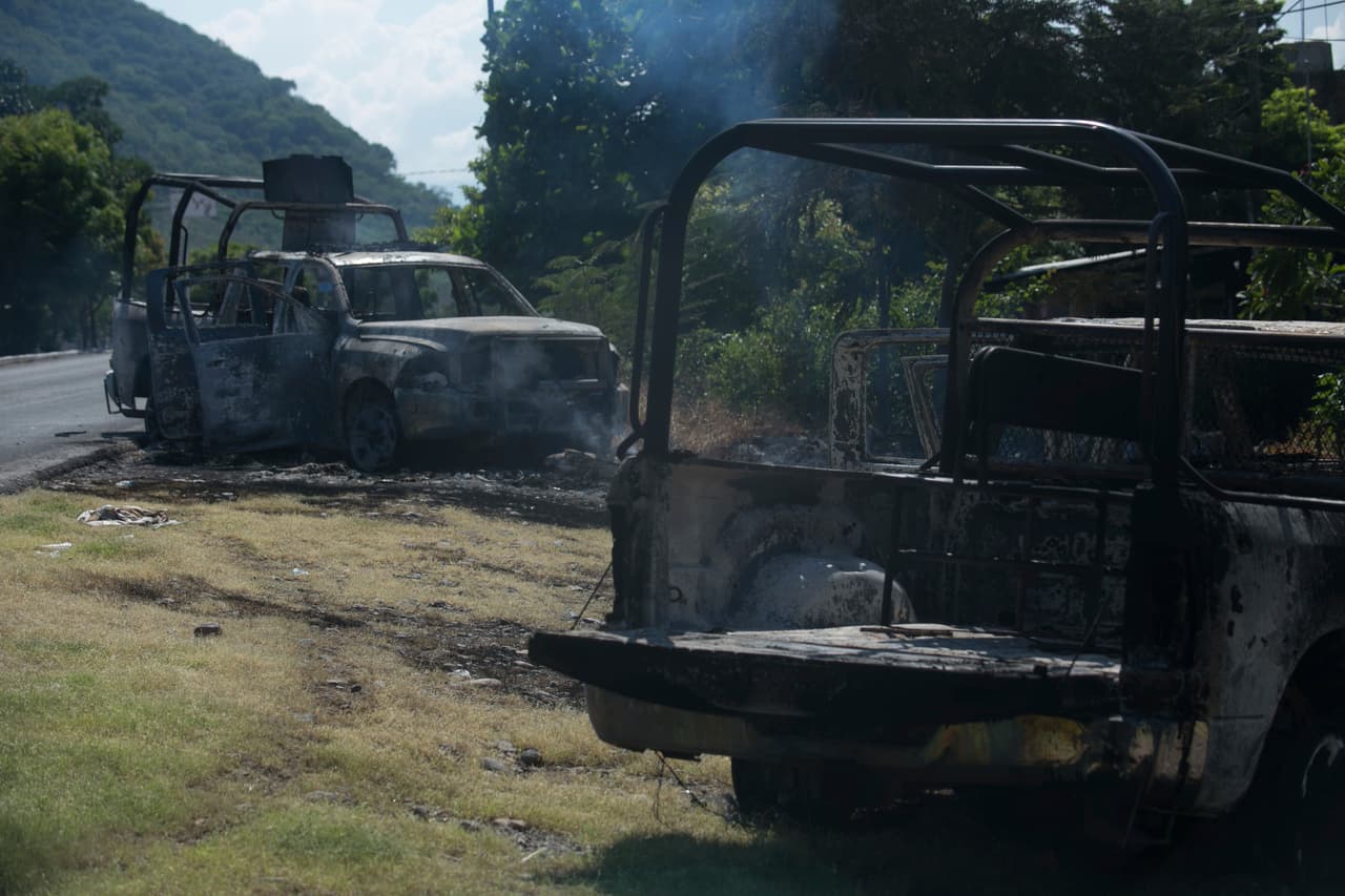 Este lunes 13 efectivos de la Policía de Estatal de Michoacán murieron baleados tras ser 
<a href="https://www.univision.com/noticias/america-latina/13-policias-mexicanos-mueren-acribillados-en-una-emboscada-acusan-al-cartel-jalisco-nueva-generacion">emboscados</a> por un grupo armado en la localidad de El Aguaje, perteneciente al municipio de Aguililla, al oeste de la capital mexicana. 
<br>
