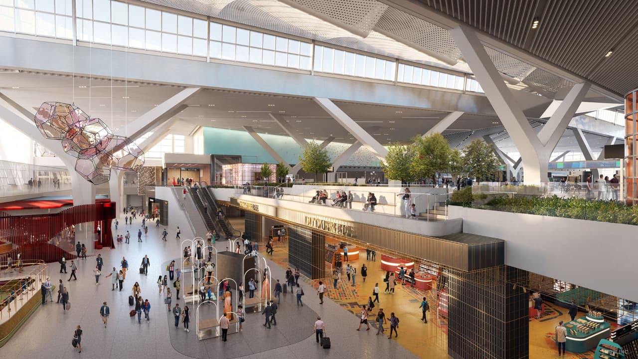 Se construye en la zona que ahora ocupan la 
<b>Terminal 1, la Terminal 2 recientemente cerrada y la antigua Terminal 3</b>.
<br>