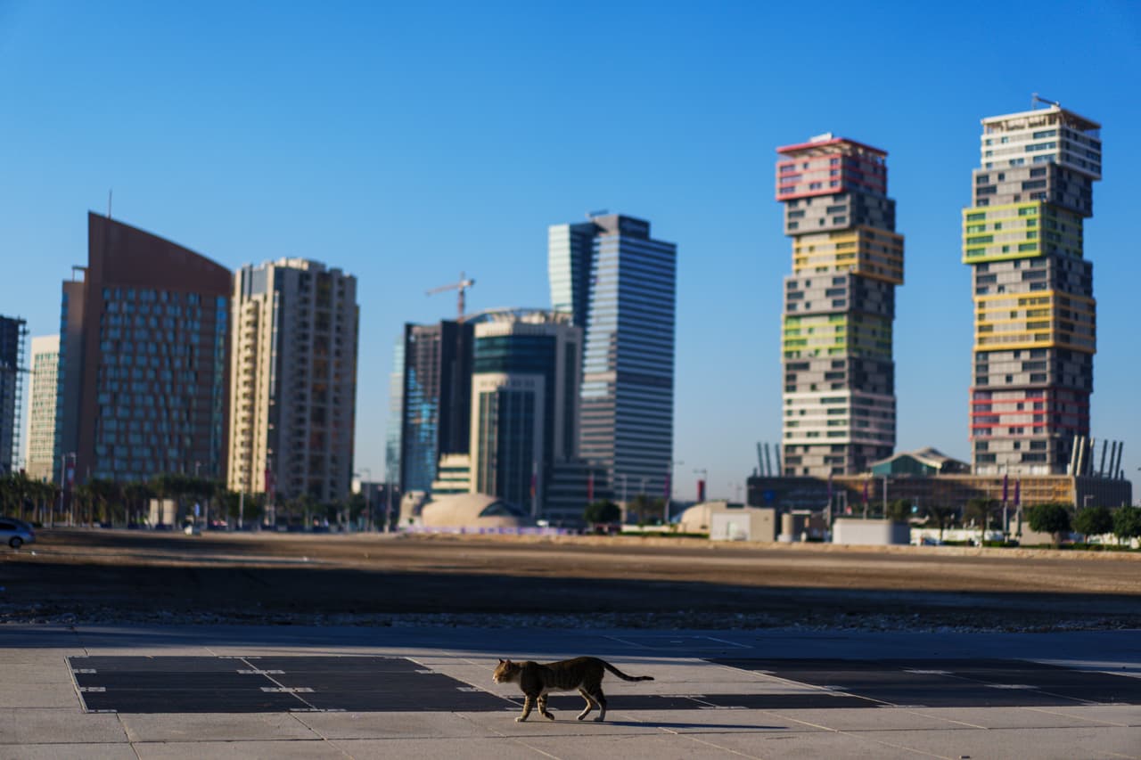Calles vacías y grúas, la increíble ciudad construida para albergar el Mundial de Qatar 2022