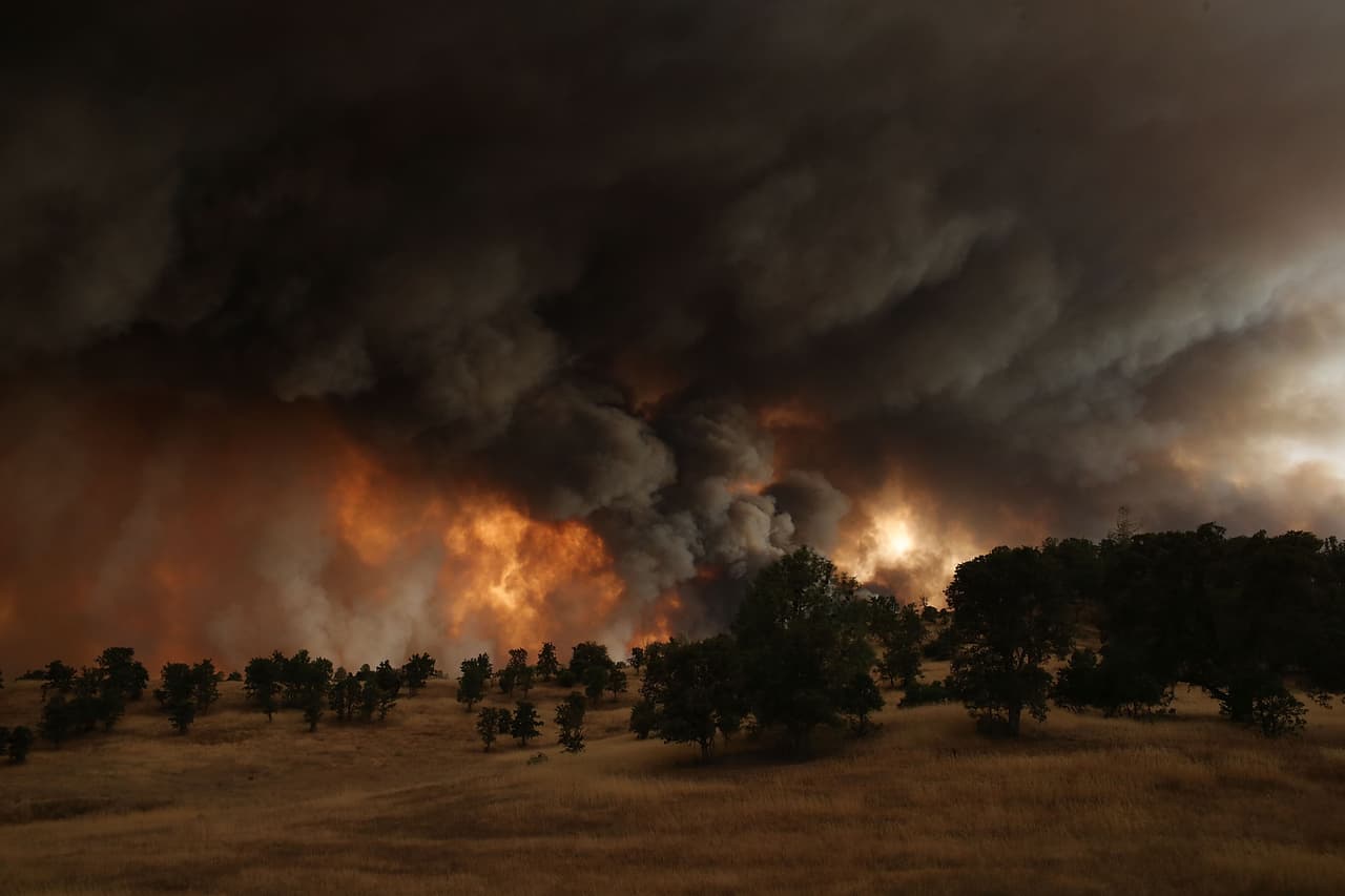 Según autoridades, al menos 12,100 personas que viven en las áreas afectadas han tenido que ser evacuadas de 5,156 residencias.