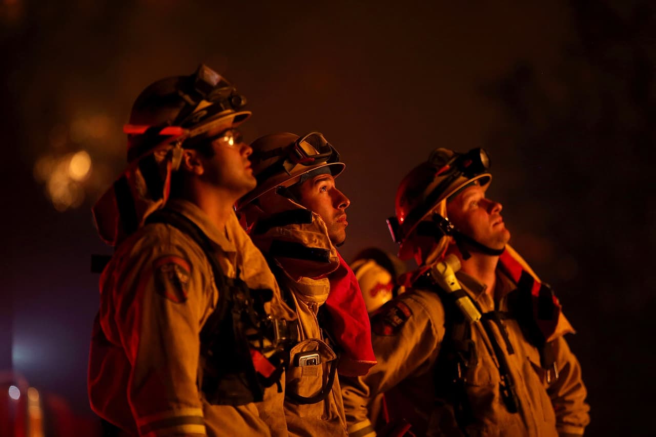 El Cal Fire han publicado en su sitio web la lista de las zonas en donde las evacuaciones son obligatorias, además de los cierres en carreteras y centros de evacuación.