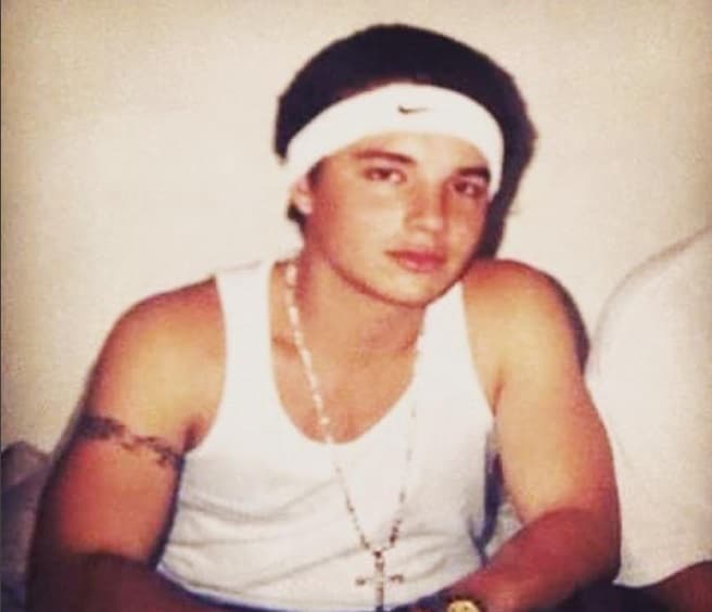 José Álvaro Osorio Balvin es originario de Colombia, y desde muy joven manifestó su gran interés por la música, terreno en el que ha destacado gracias a su incurisón en el género urbano.