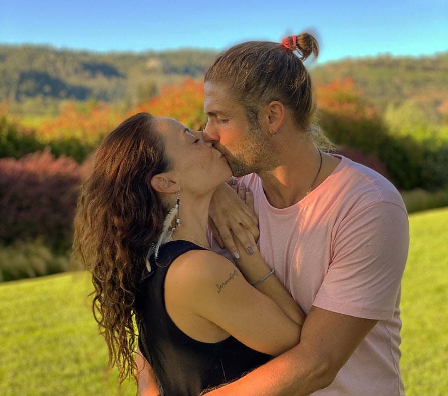 "
<a href="https://www.univision.com/famosos/horacio-pancheri-isa-valero-novia-besos-marimar-vega-rompimiento-fotos">Se casa Marimar</a>. Estoy muy feliz por ella, le deseo lo mejor siempre; así que, bueno, ojalá que este camino nuevo para ella que sea feliz y 
<b>lo que esté buscando que lo encuentre</b>", dijo al show 'Ventaneando'.
<br>