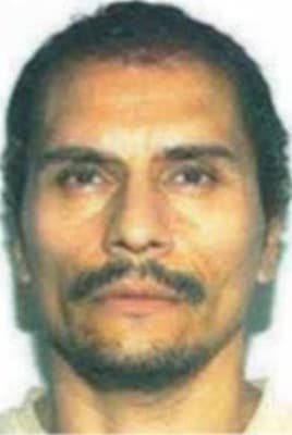 <h3 class="cms-H3-H3">Jorge Rueda Landeros </h3>
<br>
<br>Este mexicano participó en el asesinato de una mujer en Bethesda, Maryland, durante el 25 de octubre de 2010, 
<b>cuyo cuerpo fue encontrado en el sótano de su casa. </b>
<br>
<br>La agencia cree que Landeros tenía una relación personal y financiera con la víctima, una profesora de contabilidad de una universidad local,
<b> además de estar seguros que escapó a México</b>, aunque no se descarta que se haya establecido en Centroamérica. 
<br>