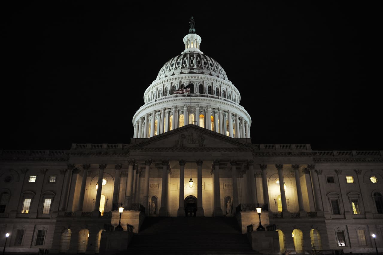 Los representantes de los partidos 
<a href="https://www.univision.com/temas/partido-democrata">Demócrata</a> y 
<a href="https://www.univision.com/temas/partido-republicano">Republicanos</a> han manifestado públicamente la importancia de pasar una ley que permita estimular la economía y ofrecer una ayuda financiera que pueda rescatar a millones de empresas e individuos durante la crisis generada por el coronavirus.