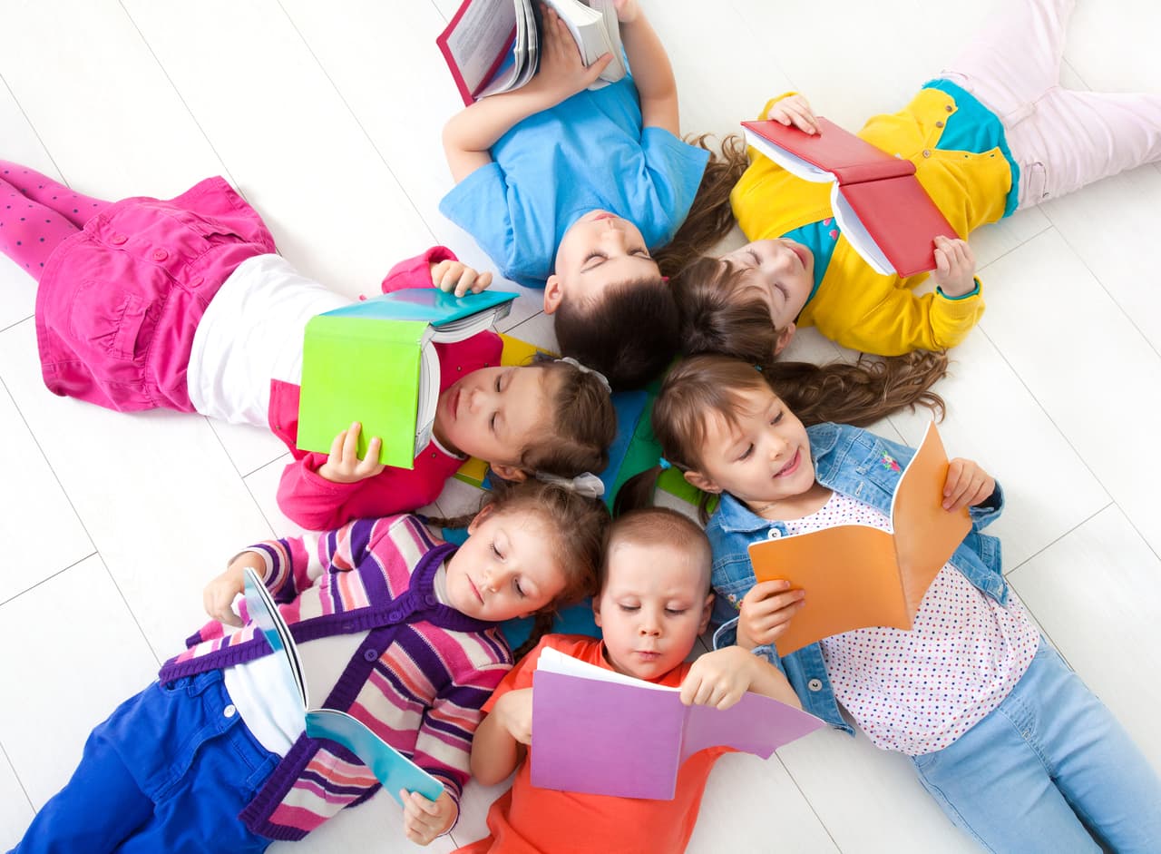 A pesar de que el mes de la hispanidad ya llega a su fin, no es motivo para dejar de celebrar y ¡qué mejor forma de hacerlo que criando niños bilingües y fomentando la lectura!