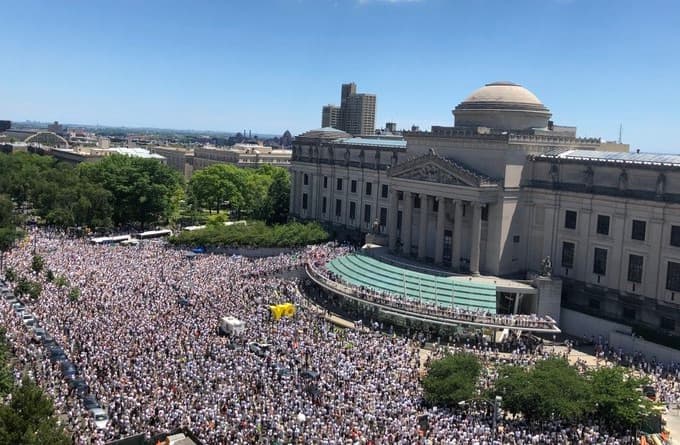 Miles se reúnen frente al Museo de Brooklyn en apoyo de las vidas de las personas afroamericanas trans