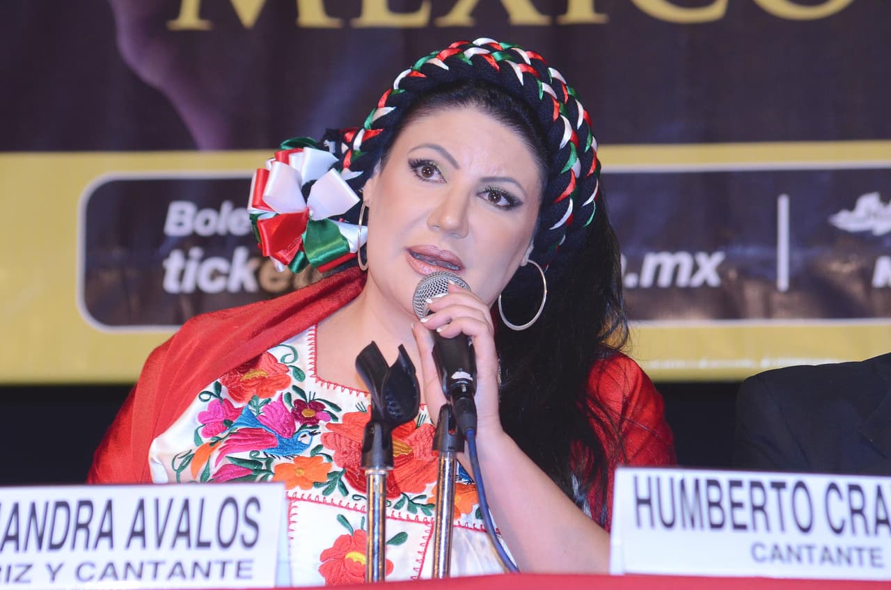 "Hemos sido compañeras de trabajo en muchas cosas, yo lo único que quiero es contar una anécdota de un recuerdo que tuve de una situación penosa para mí, difícil, que me hicieron pasar. 
<b><a href="https://www.univision.com/shows/despierta-america/jomari-analizo-las-acusaciones-de-alejandra-avalos-erika-buenfil-y-laura-flores-le-respondieron-como-se-debe-video" target="_blank">Eso sí pasó</a></b>". 
<br>