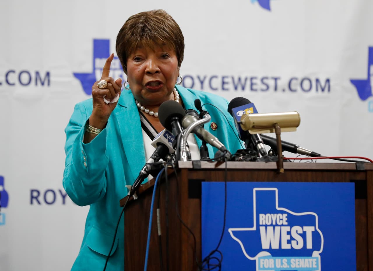La congresista demócrata Eddie Bernice Johnson, del distrito 30 (Dallas), señaló: "Las celebraciones de este año pueden parecer distintas debido al distanciamiento social.... sean precavidos. Sean listos. 
<a href="https://twitter.com/RepEBJ/status/1332033190505099267" target="_blank">Escuchen a los expertos en salud pública</a>" .