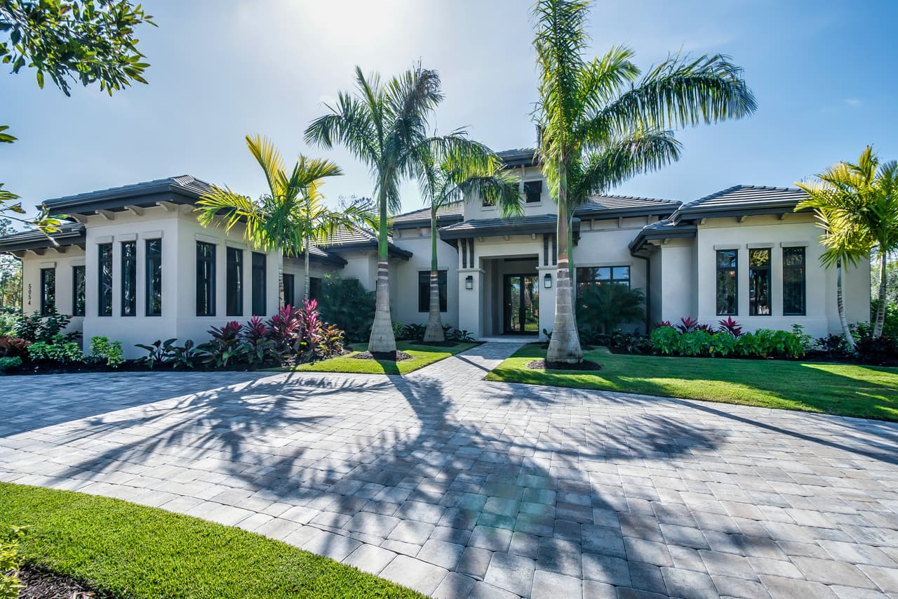 <h3 class="cms-H3-H3">21. Florida</h3>
<br>
<br>💊
<b> Esperanza de vida (2020):</b> 77.5 años (empate).
<br>
<br>💊 
<b>Modificación con respecto a 2019: </b>-1.5%
<br>
<br>💊 
<b>Porcentaje de personas sin seguro médico: </b>12.7%
<br>
<br>💊 
<b>Población: </b>21,216,924
<br>