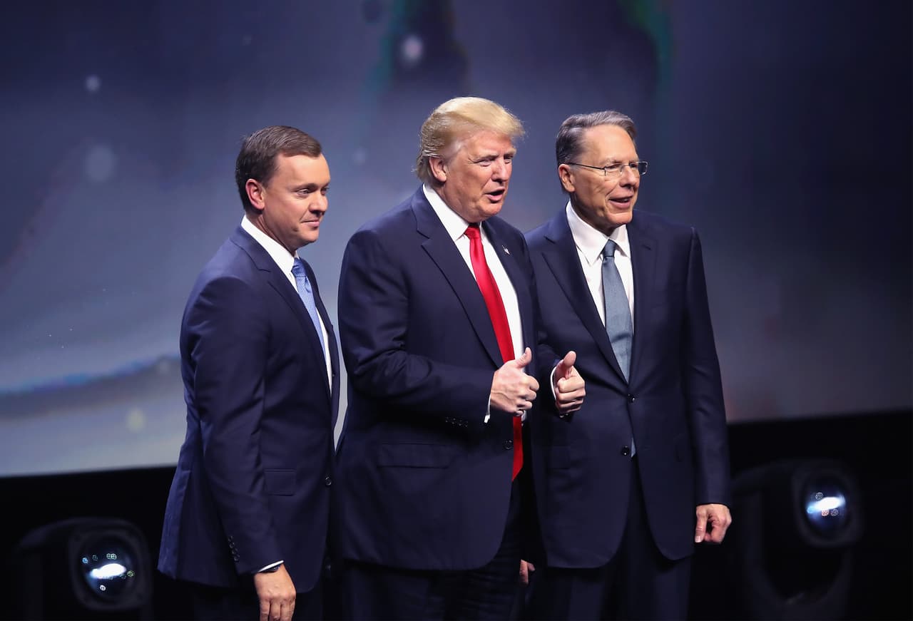 La Asociación Nacional del Rifle se reúne con Trump y afirma que el presidente "no quiere control de armas"