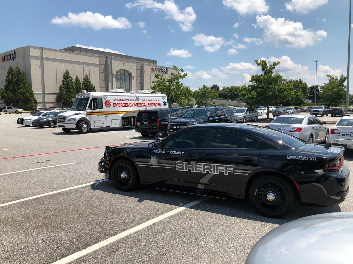Al centro comercial también ha llegado la División de Investigaciones Criminales de la Oficina del Sheriff de Gwinnett, que realizará una indagación sobre el incidente.