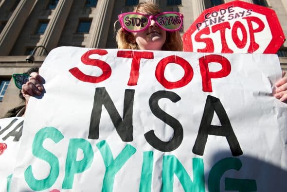 11 de junio: La organización americana de defensa de la libertades individuales presenta una demanda contra el programa de espionaje telefónico por considerarlo anticonstitucional.