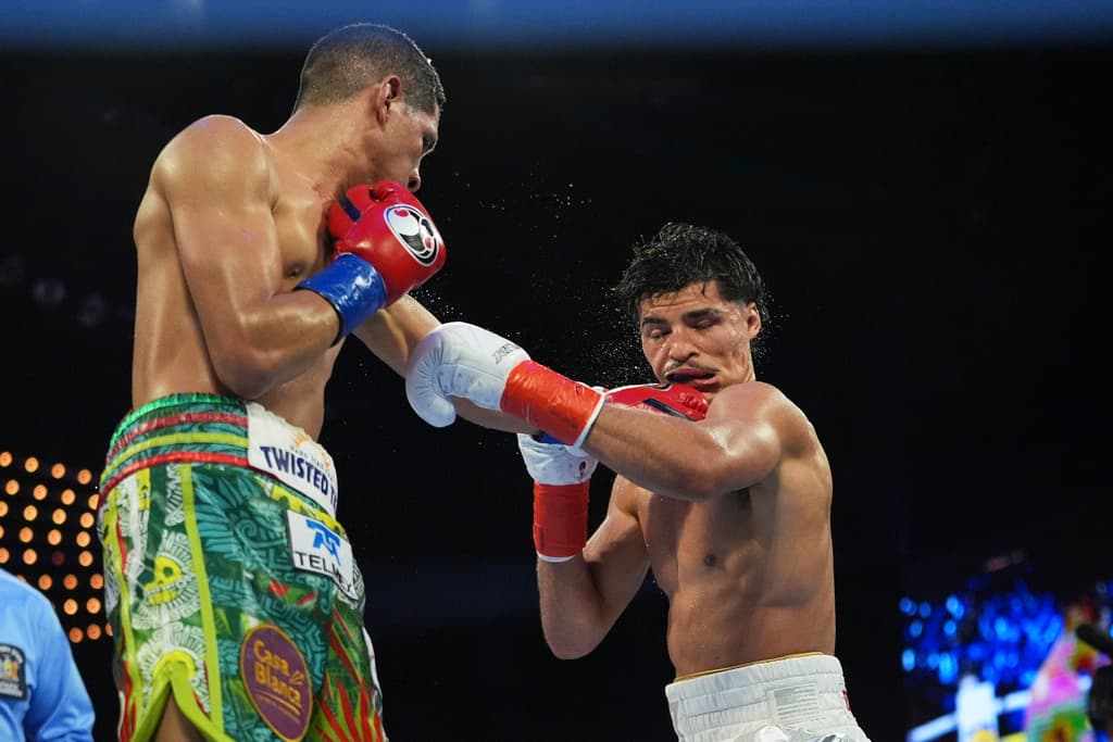 Xander Zayas informó que
<b> regresará a Puerto Rico este martes, 29 de julio,</b> cuando se espera que su fanaticada lo reciba y celebre, tal como han hecho con exponentes del boxeo en la isla, como 
<b><a href="https://www.univision.com/local/puerto-rico-wlii/tito-trinidad-presente-en-el-paro-nacional-en-puerto-rico-video" target="_blank">Félix 'Tito' Trinidad</a> </b>y 
<b>Miguel Cotto</b>, entre otros.