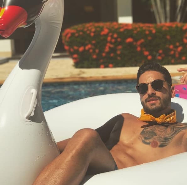 Sol, piscina y Maluma, definitivamente una combinación perfecta.