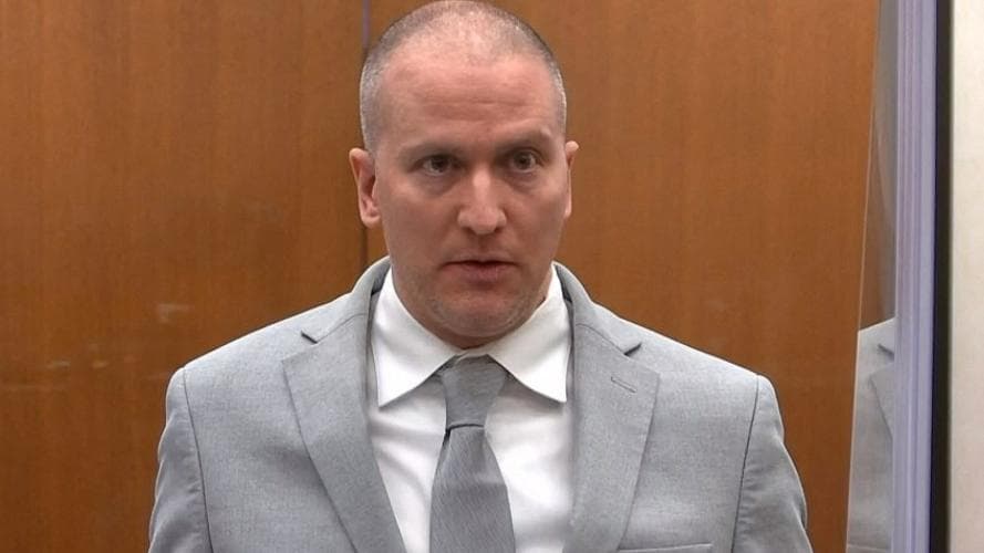 Derek Chauvin planea declararse culpable de haber violado los derechos civiles de George Floyd, según expediente  de la corte