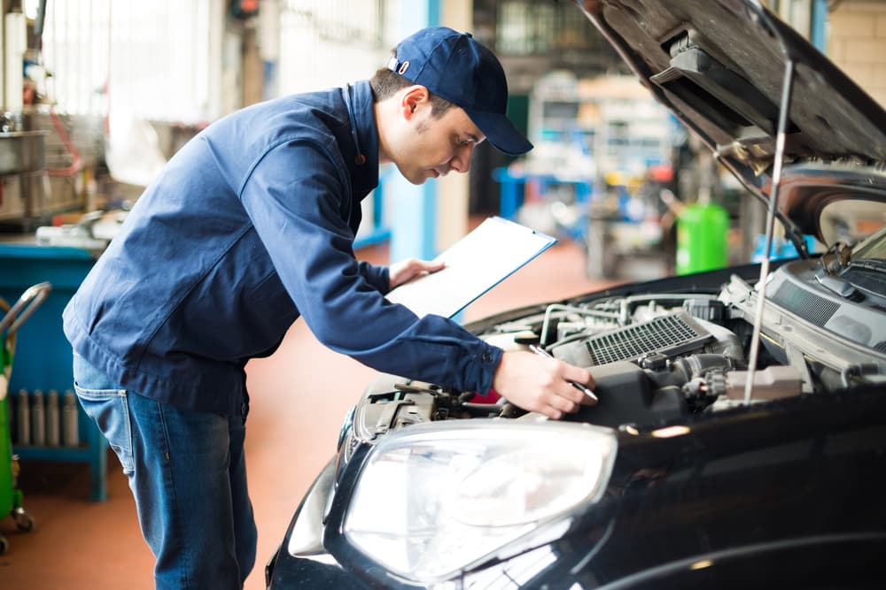 <b>REVISA TU AUTO</b>
<br>Si vas a salir a carretera, o simplemente no lo has hecho desde hace tiempo, lleva tu coche a servicio. Entre las 'travesuras' de Mercurio retrógrado están que de repente se te ponche la llanta o se te bajó la batería o te quedes sin anticongelante. Asegúrate que tu vehículo esté al 100 para no tentar al destino.