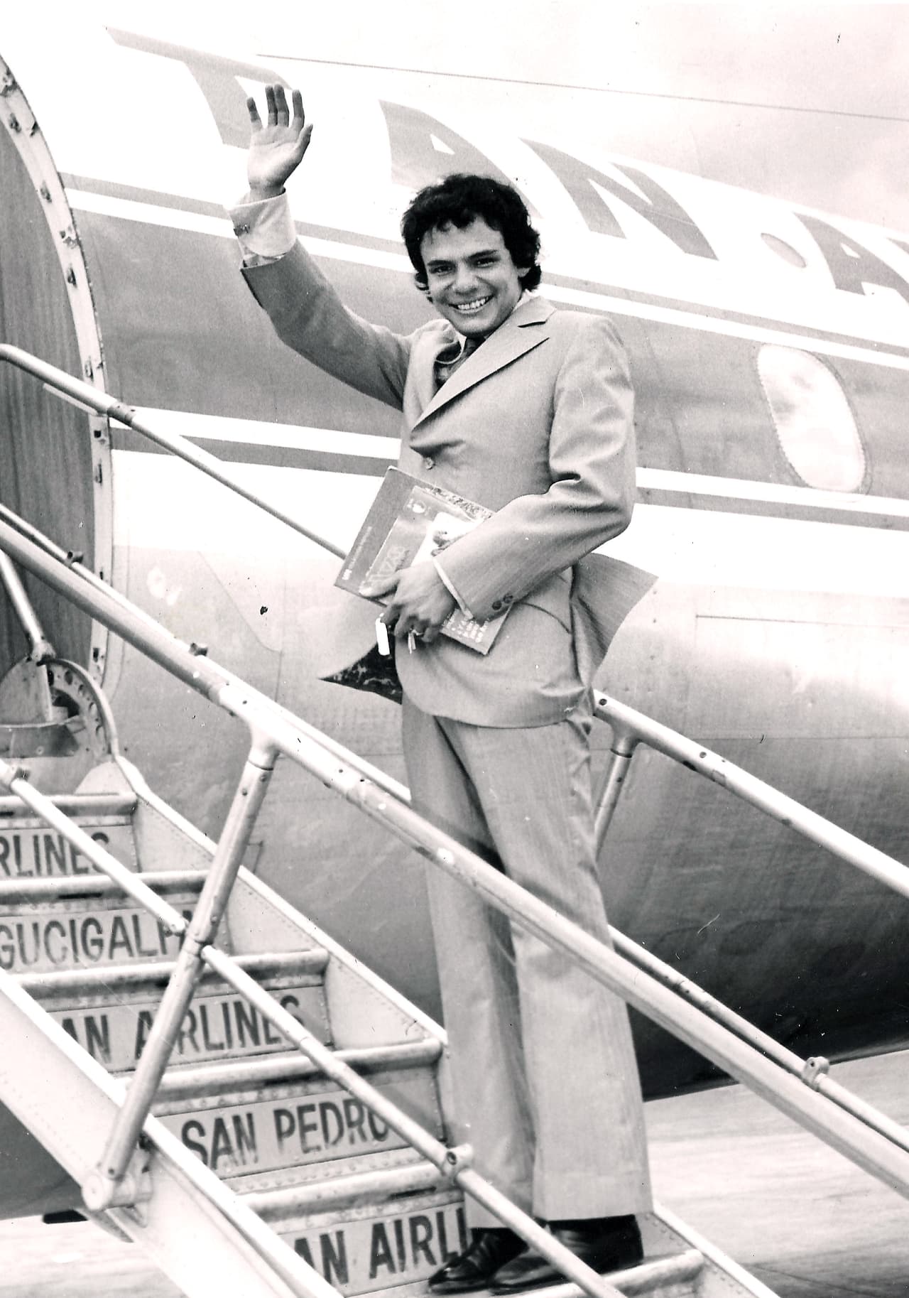 “Vivía viajando, si dormía en el avión, bueno, porque bajando iba a la radio y entrevistas y en la noche al cabaret. A veces me enfermaba de los bronquios. No estaba en condiciones de subirme al escenario”.