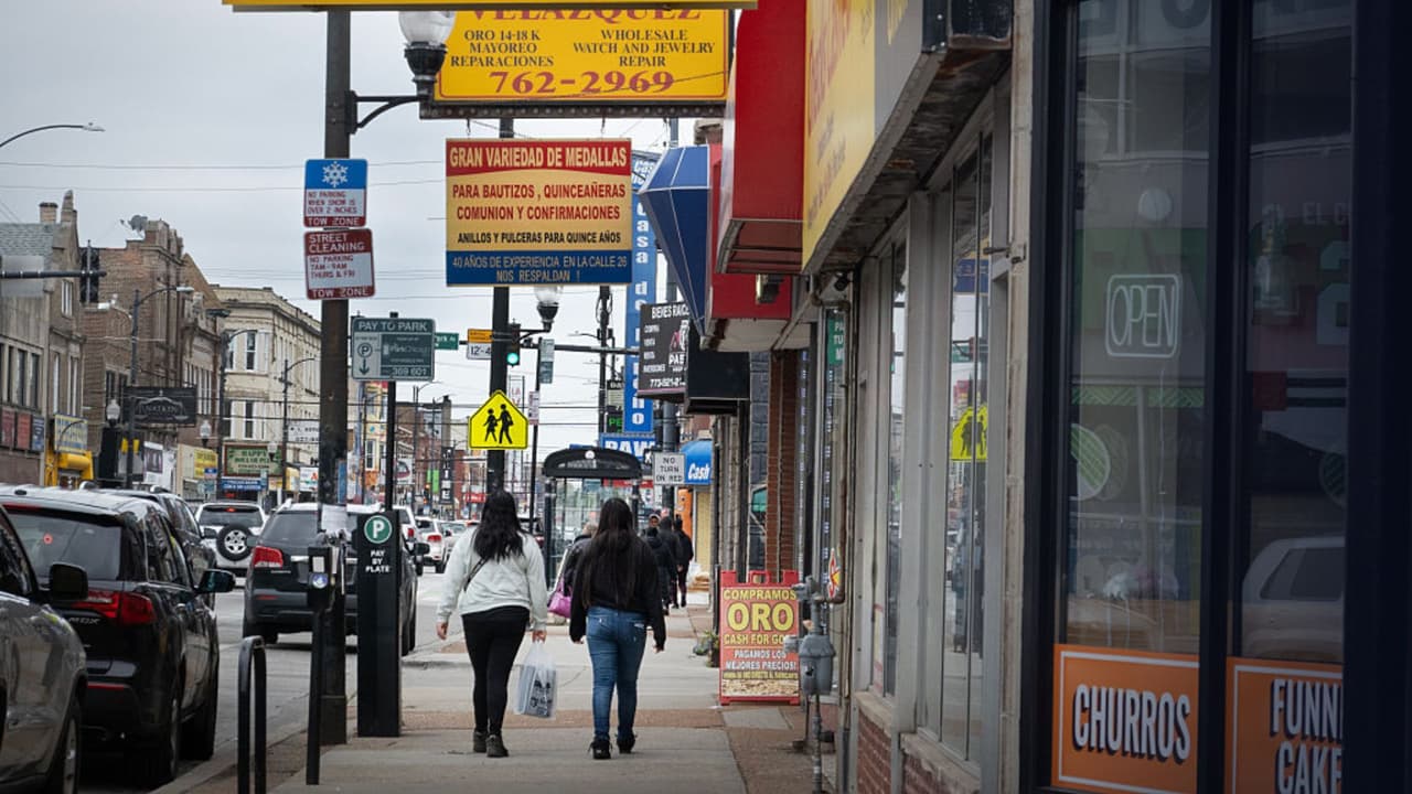 Nuevos operativos de ICE reanudan el temor a salir a restaurantes en Chicago