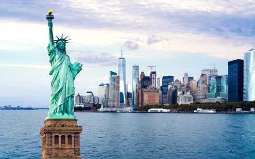 <b>Nueva York. –</b> La Gran Manzana se coloca en el puesto número seis de la lista con salario promedio anual de 63,079 dólares anuales y una tasa de desempleo de 4%. 
<br>