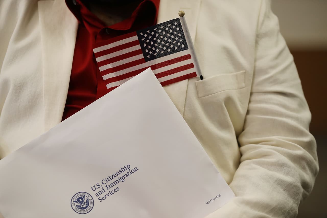 Organizaciones urgen a USCIS que suspenda su política de rechazar formularios migratorios con espacios en blanco